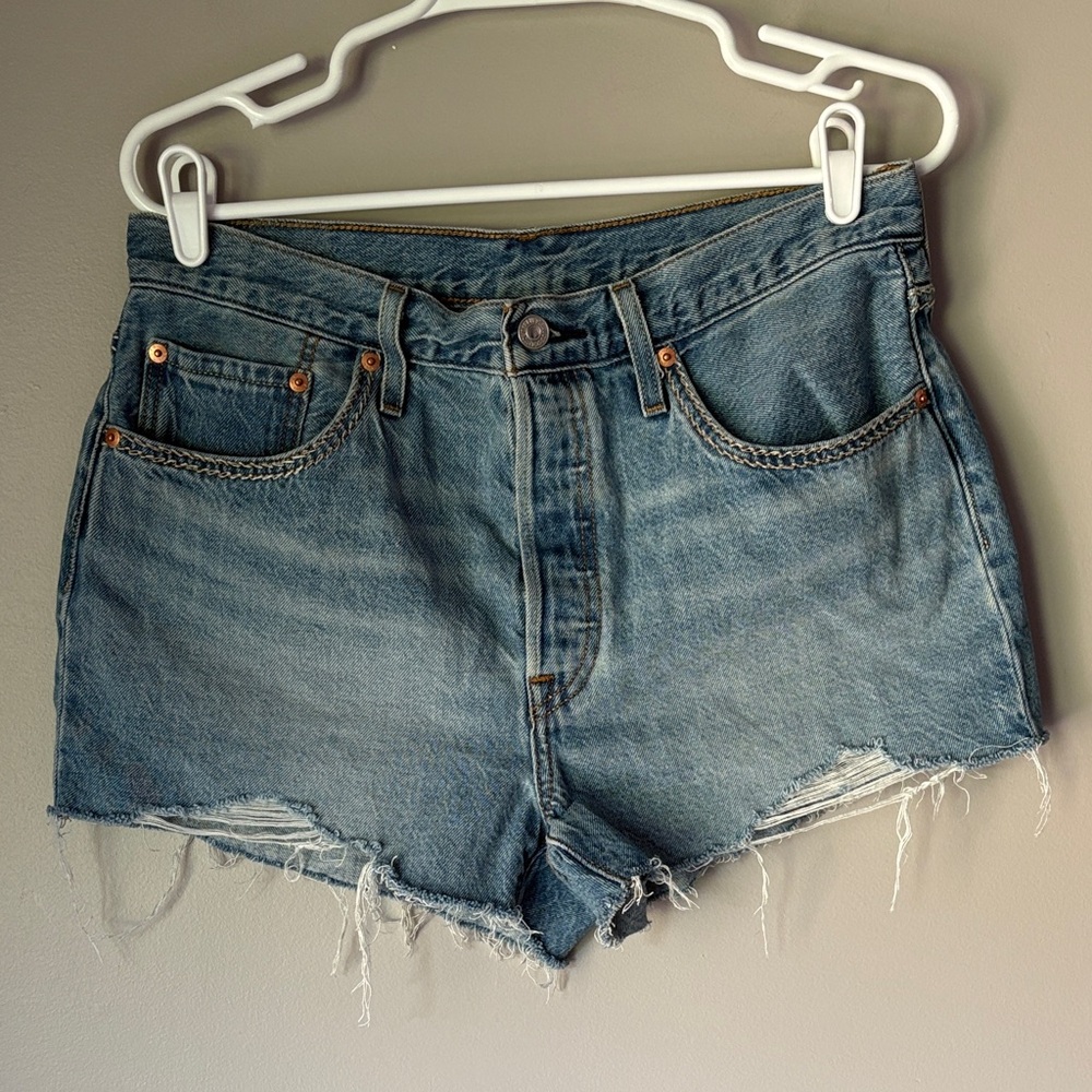 LEVIS 501 Women’s High-Rise Distressed Denim Shorts - Picture 1 of 9